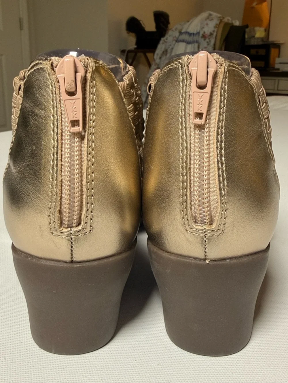 Comfortiva Pillowtop Wedge Sandals Woven Taupe Elastic Comfort Gold/Tan Size 8.5